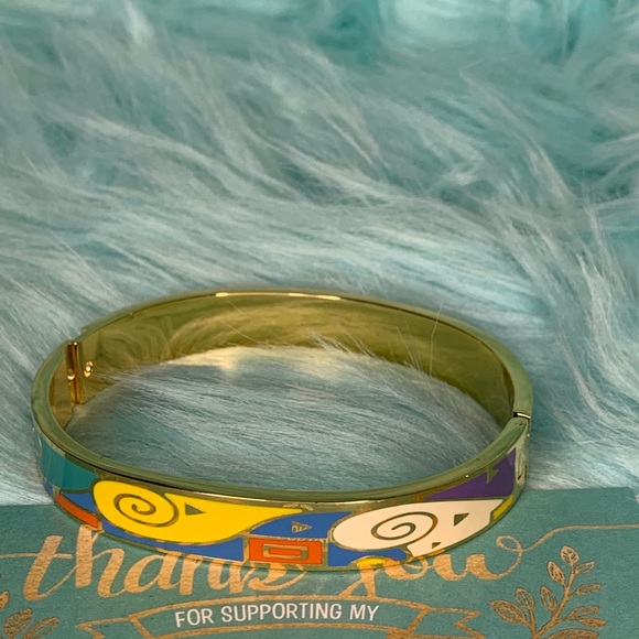 Luxury Vintage Style Bangle - Picture 3 of 7